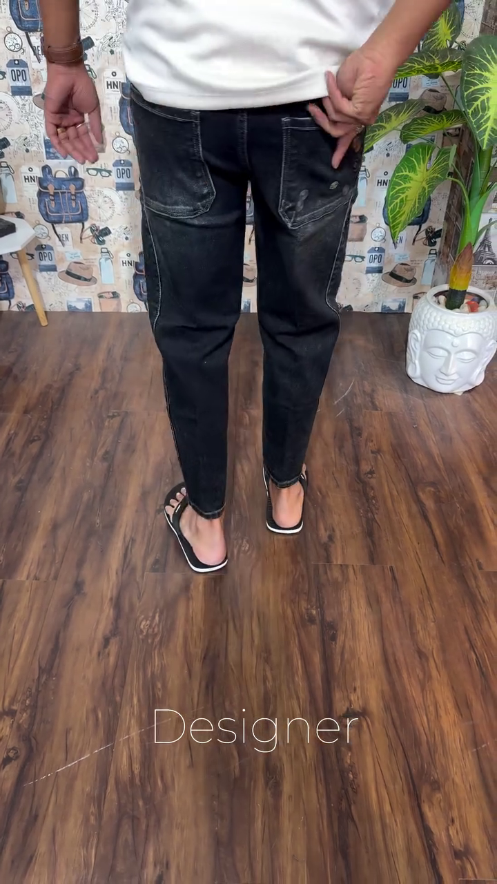 Men Black Carrot Fit Mid-Rise Clean Look Stretchable Jeans - Image 6