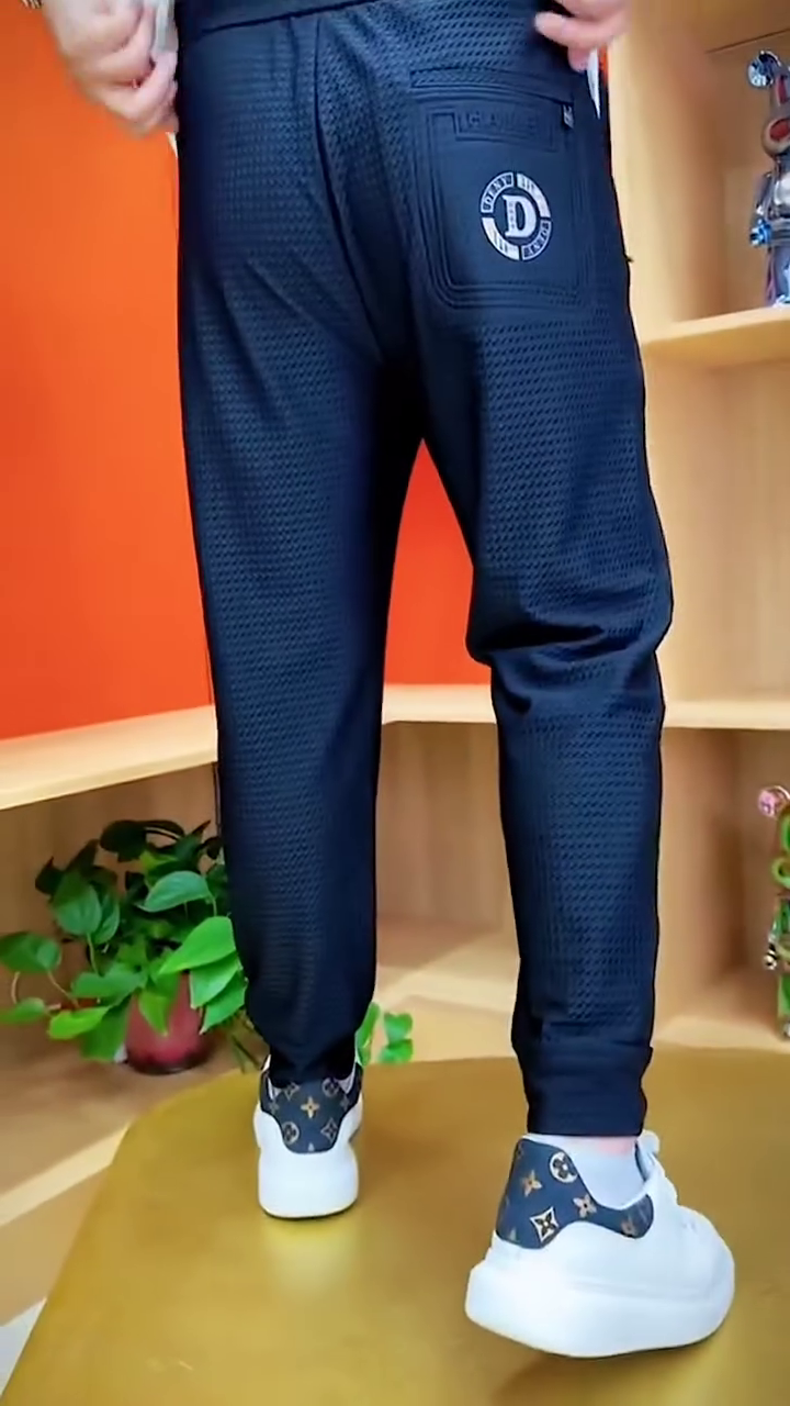 Men Solid Pure Cotton Joggers - Image 2