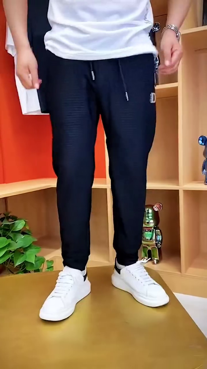 Men Solid Pure Cotton Joggers - Image 9
