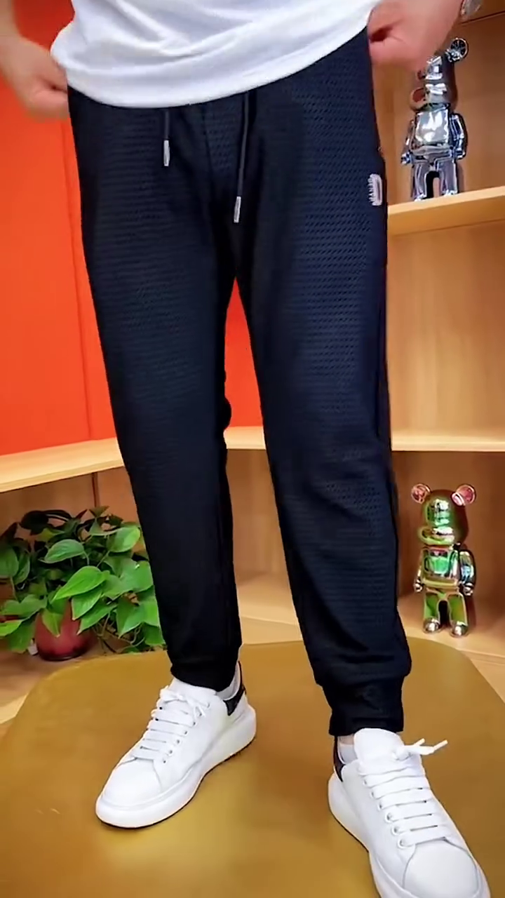 Men Solid Pure Cotton Joggers - Image 7